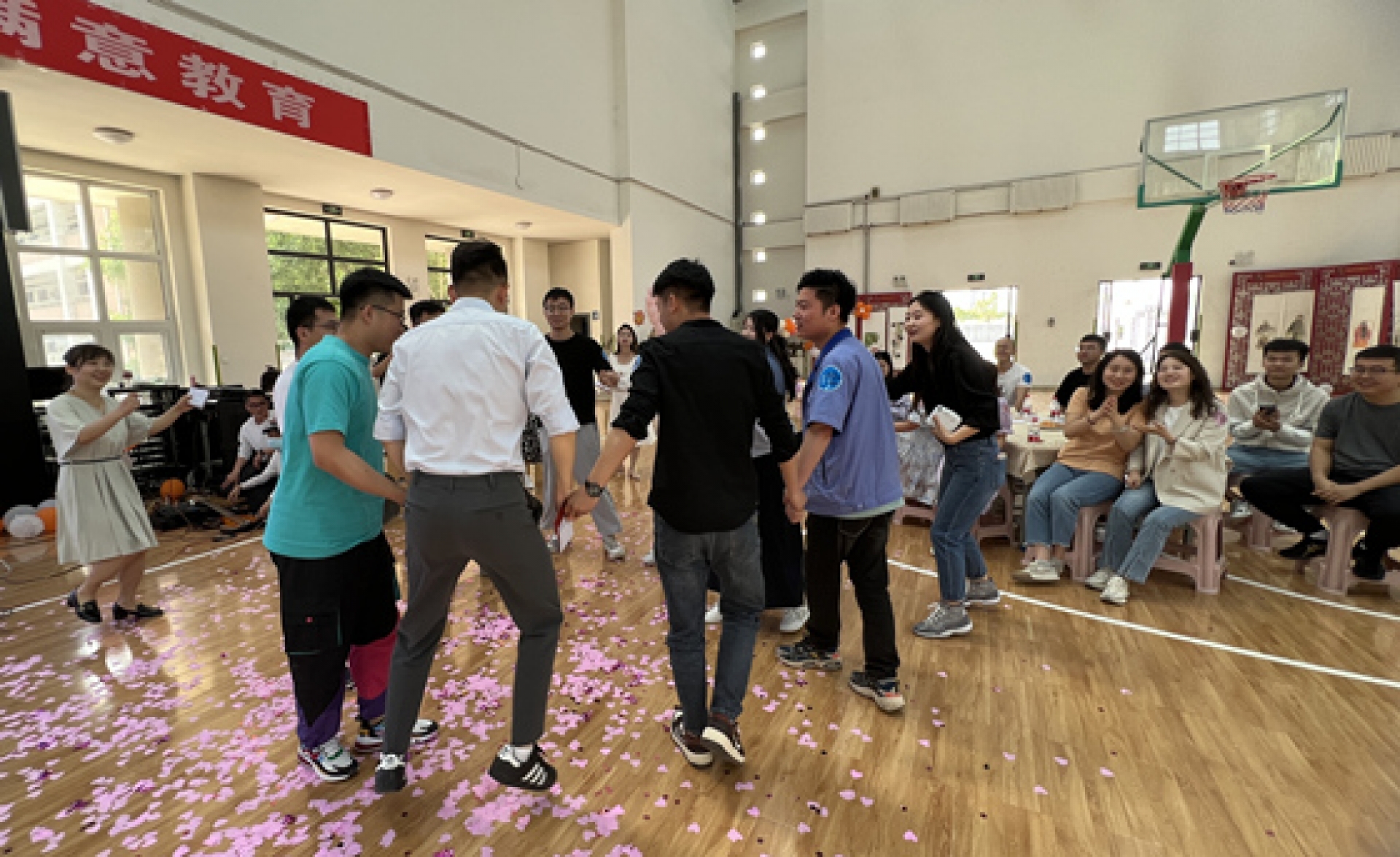 西煤機(jī)職工受邀參加“繽紛夏日 相約青春”校企青年聯(lián)誼活動